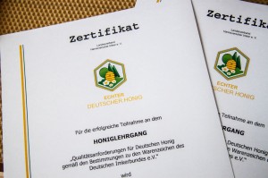 Unsere Zertifikate über den Honiglehrgang